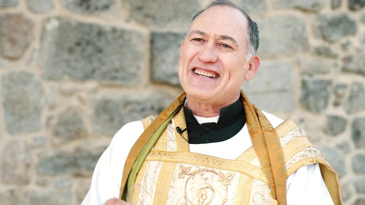 "Está siendo un viaje muy chulo": Daniel Albadalejo hace balance de don  Agustín en Sueños de libertad