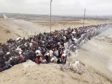 El ejército israelí dispara contra cientos de palestinos cuando van a recoger ayuda humanitaria El ejército israelí dispara contra cientos de palestinos cuando van a recoger ayuda humanitaria