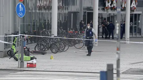 Apuñalamiento en un centro comercial de Tampere, Finlandia Apuñalamiento en un centro comercial de Tampere, Finlandia