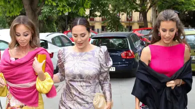El misterio que hay en torno a la portada del bautizo del hijo de Ana Boyer: ¿por qué no salió Íñigo Onieva? El misterio que hay en torno a la portada del bautizo del hijo de Ana Boyer: ¿por qué no salió Íñigo Onieva?