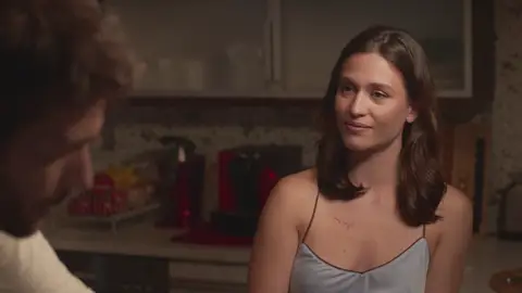 César abre su corazón a Amanda con una improvisada cena a medianoche César abre su corazón a Amanda con una improvisada cena a medianoche