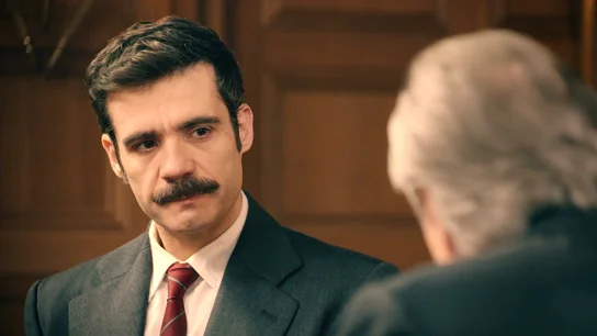 Joaquín se disculpa con don Pedro, pero este le cuenta una mentira y logra manipularle Joaquín se disculpa con don Pedro, pero este le cuenta una mentira y logra manipularle