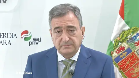 Aitor Esteban acusa al PP de "mezclar sin ton ni son" al PNV en una trama ajena Aitor Esteban acusa al PP de "mezclar sin ton ni son" al PNV en una trama ajena