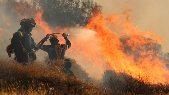Evacuaciones masivas por incendios forestales en el sur de Creta Evacuaciones masivas por incendios forestales en el sur de Creta