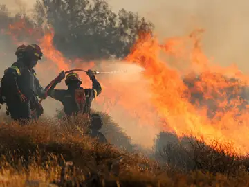 Evacuaciones masivas por incendios forestales en el sur de Creta Evacuaciones masivas por incendios forestales en el sur de Creta