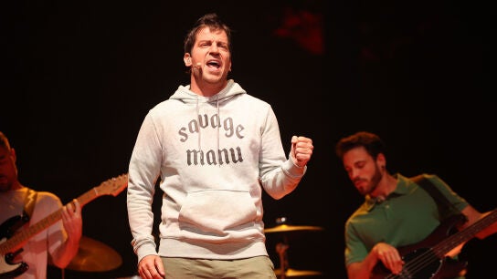 Manu Baqueiro revive la nostalgia de los 2000 como El Canto del Loco con &lsquo;Volver&aacute;&rsquo; 
