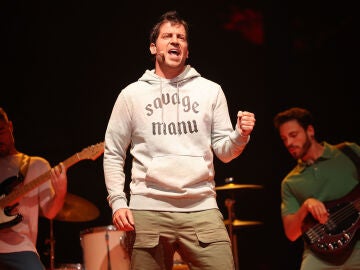 Manu Baqueiro revive la nostalgia de los 2000 como El Canto del Loco con ‘Volverá’ 