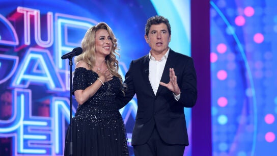 &iexcl;No te lo vas a creer! Gisela desvela la canci&oacute;n con la que duerme cada noche a su beb&eacute; 