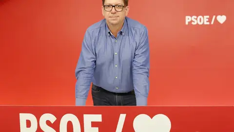 Sánchez sitúa a los andaluces Anabel Mateos y Francisco Salazar como adjuntos de la secretaria de Organización del PSOE Sánchez sitúa a los andaluces Anabel Mateos y Francisco Salazar como adjuntos de la secretaria de Organización del PSOE