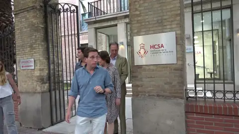 Almeida, junto con la familia de Teres Urquijo Almeida, junto con la familia de Teres Urquijo