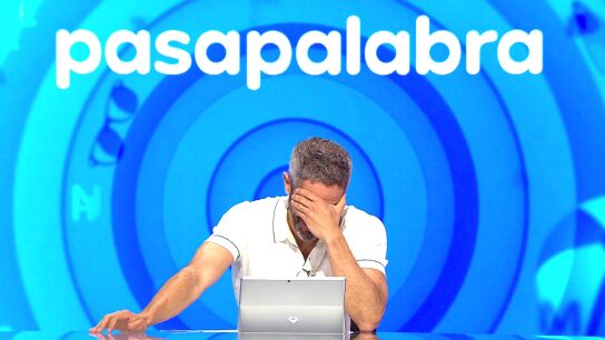 Manu lanza una broma sobre la edad de Roberto Leal y desata las risas en Pasapalabra 