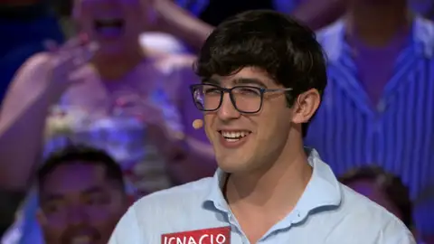 ¿Es posible cantar con los dientes? La demostración de Ignacio que deja mudo al plató de La ruleta ¿Es posible cantar con los dientes? La demostración de Ignacio que deja mudo al plató de La ruleta