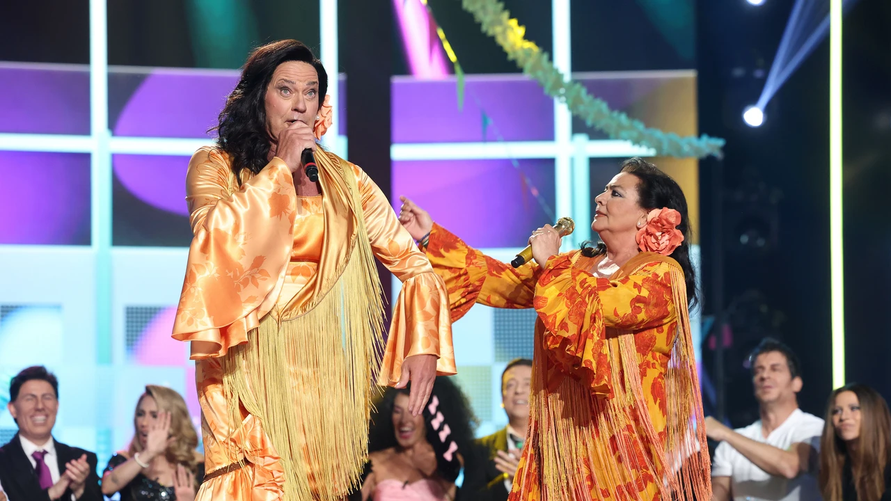 Bertín Osborne y María del Monte arrasan con un número tan surrealista como glorioso en 'Tu cara me suena'