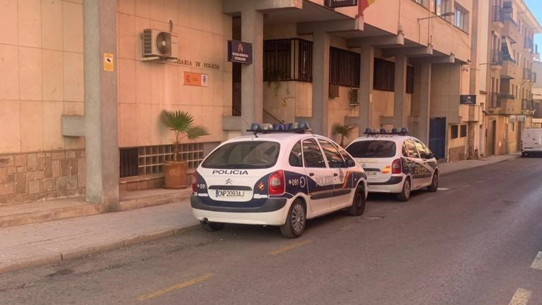 Muere un hombre abatido por la Policía en Linares tras disparar a los viandantes y herir a una persona Muere un hombre abatido por la Policía en Linares tras disparar a los viandantes y herir a una persona