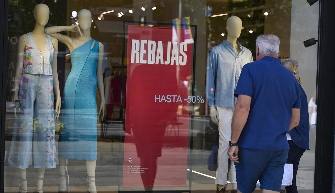 Empleo inicia la inspección de ventas en rebajas de verano para proteger los derechos del consumidor