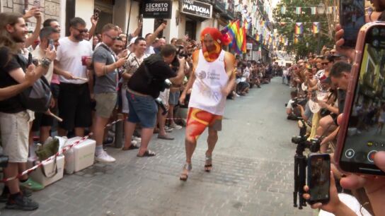 La Carrera de Tacones de Madrid convierte la calle Pelayo en pasarela de activismo y fiesta
