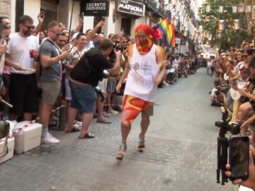 La Carrera de Tacones de Madrid convierte la calle Pelayo en pasarela de activismo y fiesta