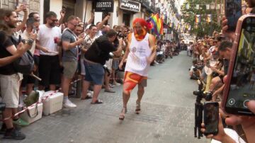 La Carrera de Tacones de Madrid convierte la calle Pelayo en pasarela de activismo y fiesta