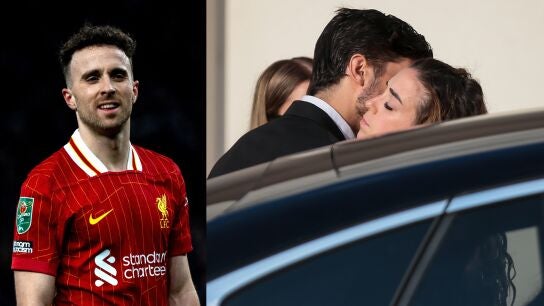 Diego Jota (izquierda) y su mujer (derecha) en el funeral del jugador