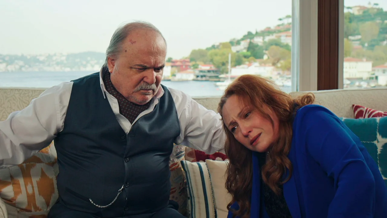 ¡Se acabó la paciencia! Halis pone a Ifakat en su lugar tirándole del pelo y con una advertencia fulminante