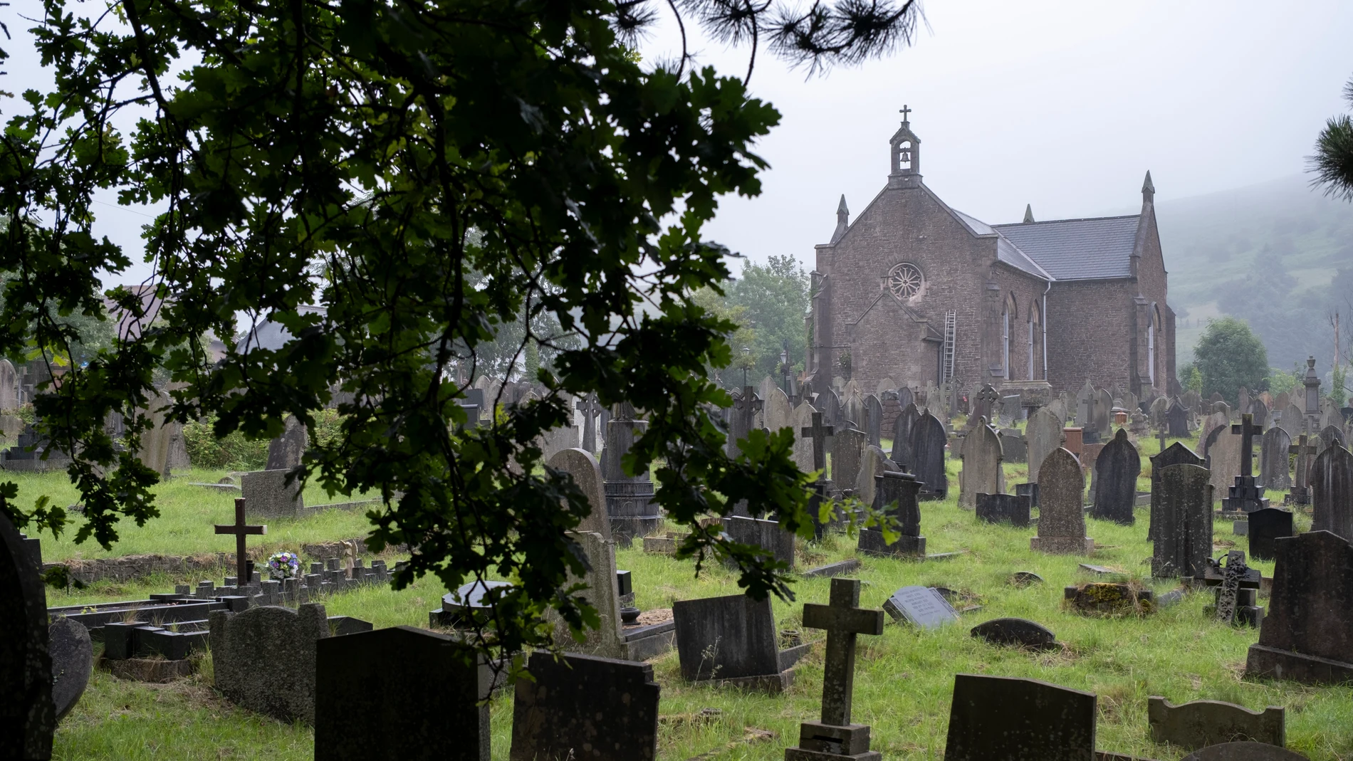 Una lápida de un cementerio acaba con la vida de un niño de cuatro años Una lápida de un cementerio acaba con la vida de un niño de cuatro años