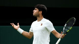Carlos Alcaraz celebra un break a Andrey Rublev en el tercer set