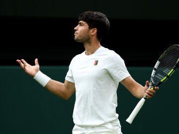 Carlos Alcaraz celebra un break a Andrey Rublev en el tercer set