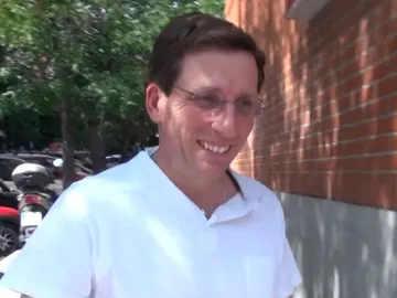 José Luis Martínez-Almeida visitando a Teresa Urquijo y su hijo en el hospital José Luis Martínez-Almeida visitando a Teresa Urquijo y su hijo en el hospital