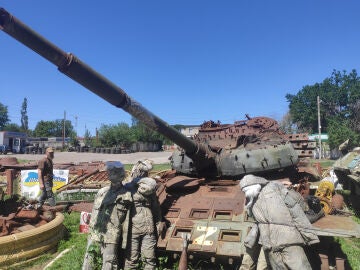 Tanques rusos y otros vehículos blindados