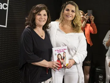 Katia Aveiro junto a su madre Katia Aveiro junto a su madre