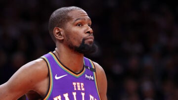 Kevin Durant en un partido con los Suns