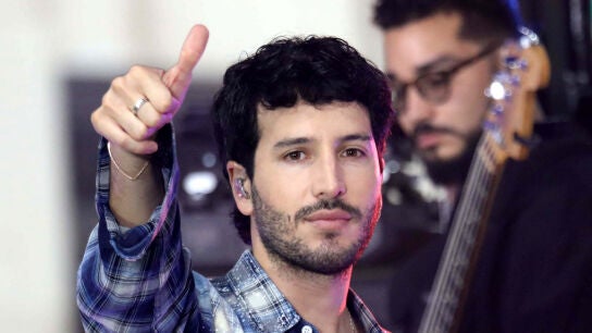 Sebasti&aacute;n Yatra durante uno de sus conciertos