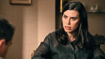 María descubre que Gabriel trabaja para Brossard y acaba aceptando un pacto con él, pero con condiciones 