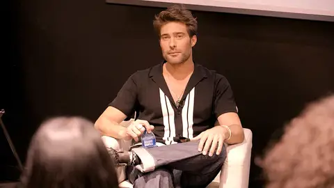 Las confesiones y secretos de Rodrigo Guirao: así fue su encuentro con los fans de La Encrucijada en Atresmedia Las confesiones y secretos de Rodrigo Guirao: así fue su encuentro con los fans de La Encrucijada en Atresmedia