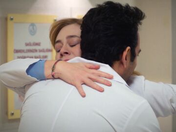 Bahar salta de alegr&iacute;a al ver a Evren totalmente recuperado: &ldquo;Es gracias a ti&rdquo;