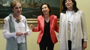 Paz Esteban junto con la Ministra de Defensa (Margarita Robles) y la nueva directora del CNI 