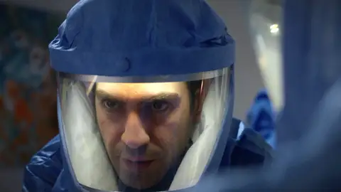 Bahar, en peligro de muerte tras contagiarse de un peligroso virus... ¿sobrevivirá? Bahar, en peligro de muerte tras contagiarse de un peligroso virus... ¿sobrevivirá?