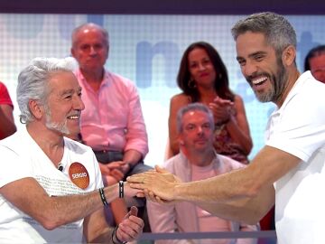 ¡Una pedida de mano en Pasapalabra! Sergio Pazos le da el “sí, quiero” a Roberto Leal