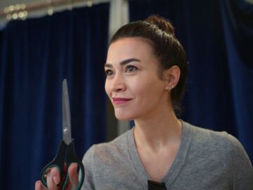 La venganza de Rengin: se mete en el atelier de Efsun a escondidas...&iexcl;y le destroza sus vestidos!