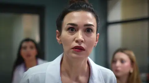 Esta noche, la tensión aumenta en Renacer: ahora es Rengin la que sufre un desmayo Esta noche, la tensión aumenta en Renacer: ahora es Rengin la que sufre un desmayo