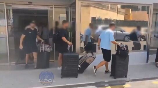 Los agentes abandonan el hotel