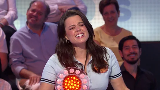 "Esto va de no pulsar": Adriana Torrebejano aprovecha su veteranía en La Pista ante Joan Amargós "Esto va de no pulsar": Adriana Torrebejano aprovecha su veteranía en La Pista ante Joan Amargós
