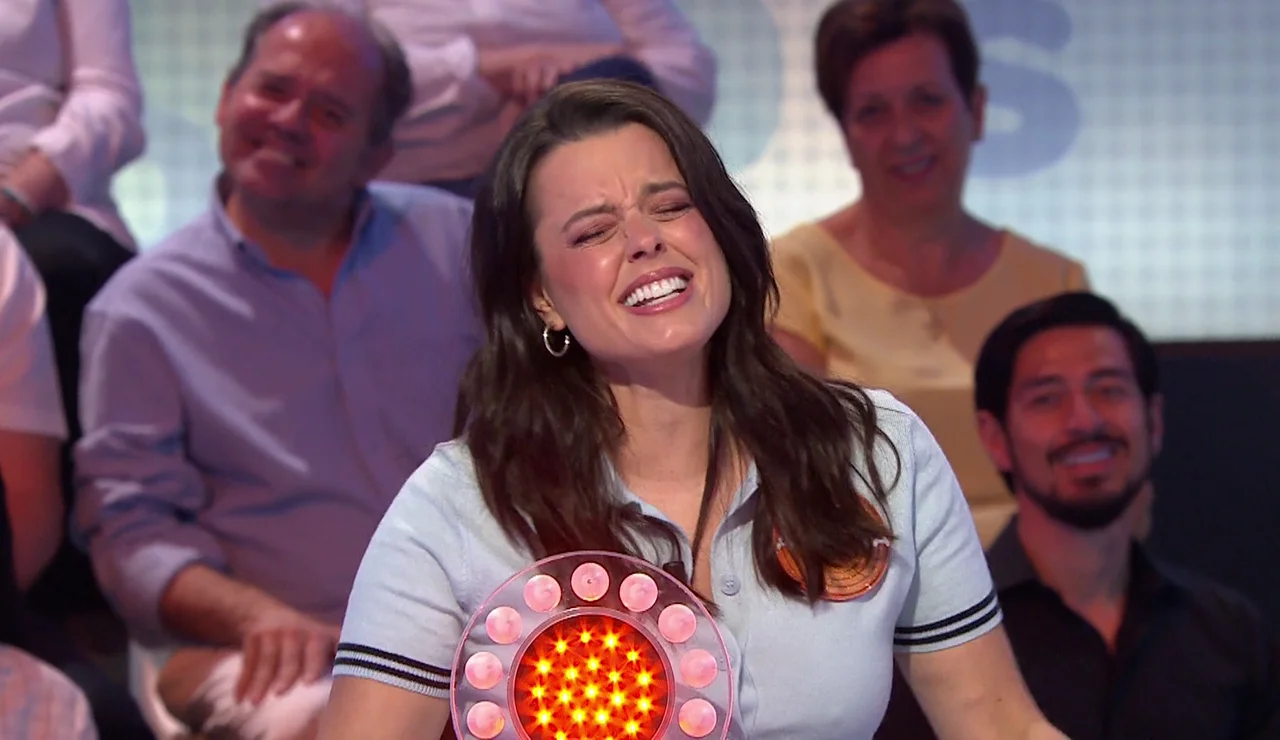 "Esto va de no pulsar": Adriana Torrebejano aprovecha su veteranía en La Pista ante Joan Amargós