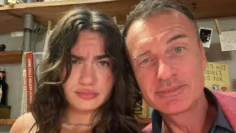 Julian McMahon con su hija Madison Julian McMahon con su hija Madison
