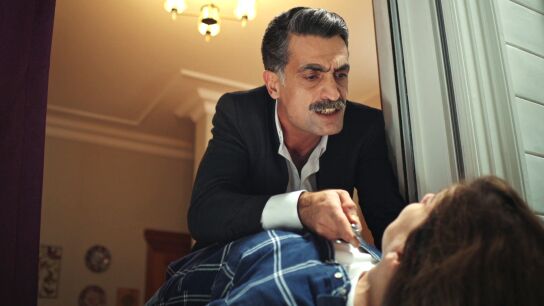 Sultan confiesa su relaci&oacute;n con Ferit y Kazim la amenaza: &ldquo;Si hablas, te arrancar&eacute; la lengua&rdquo; 