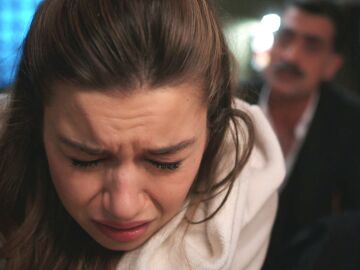 Ferit se marcha sin avisar y Kazim aprovecha para humillar a Seyran: “¿Dónde está ahora tu marido?” 