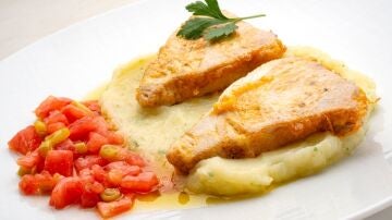 Bonito con crema de patata y vinagreta de tomate