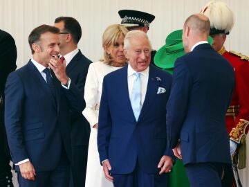 Macron junto al rey Carlos III
