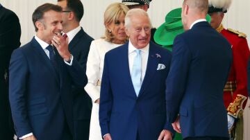 Macron junto al rey Carlos III