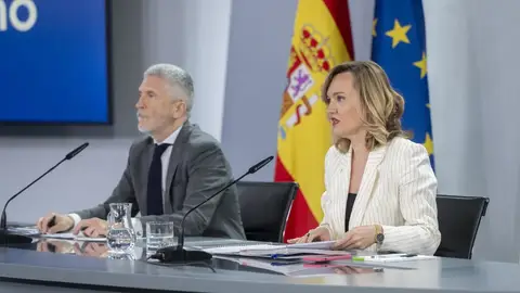 Pilar Alegría: "Lo más peligroso es que el PP está dispuesto a blanquear el delirio xenófobo de Vox con tal de gobernar" Pilar Alegría: "Lo más peligroso es que el PP está dispuesto a blanquear el delirio xenófobo de Vox con tal de gobernar"